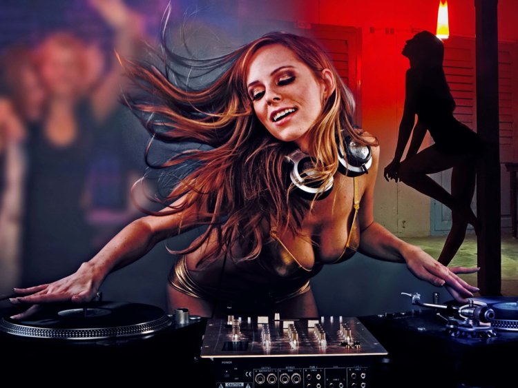 Горячие девушки-диджеи