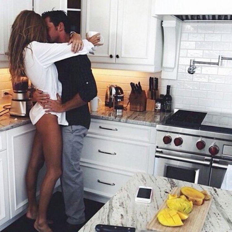 Влюбленные на кухне