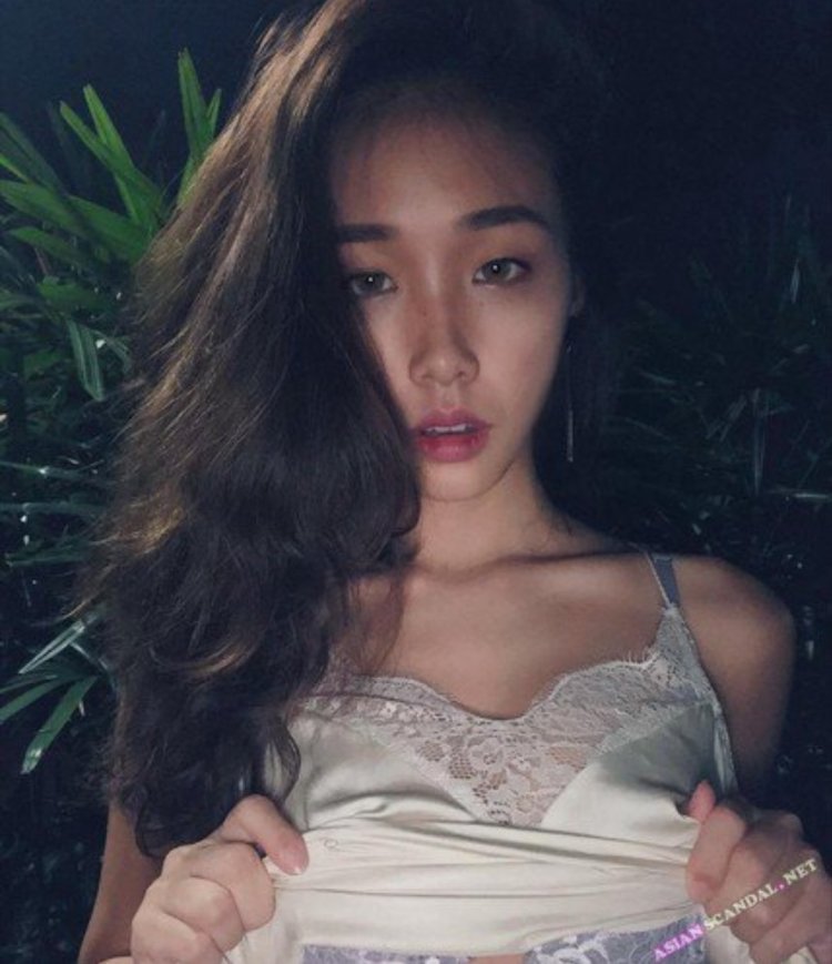 Ana Cheri в очках