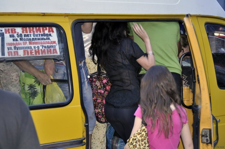 Девушка в маршрутке