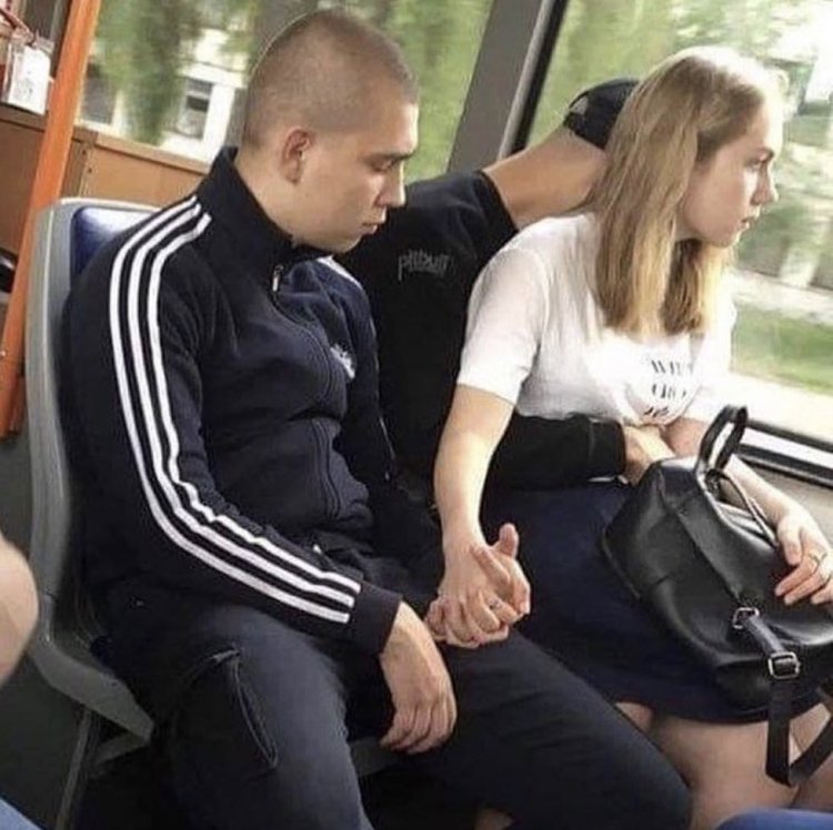 Двое мужчин пристают к девушке фото