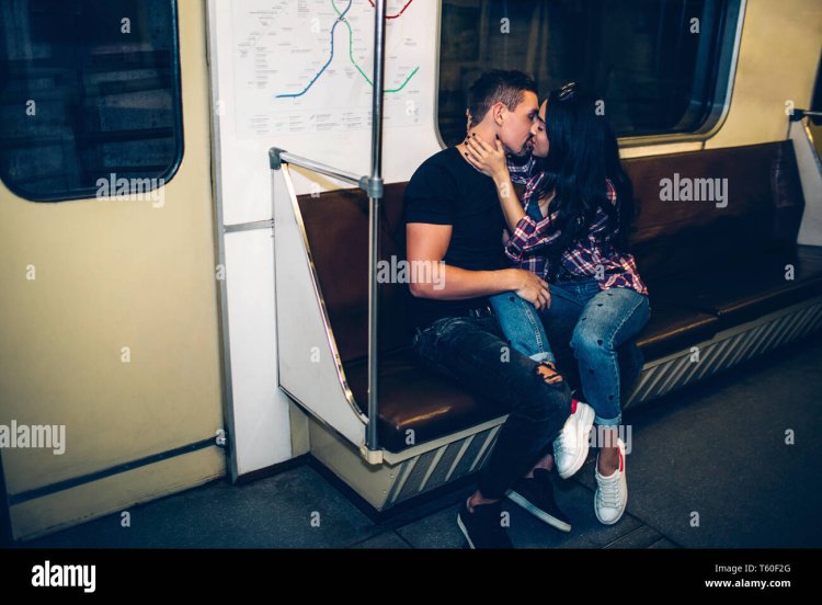 Поцелуй в метро