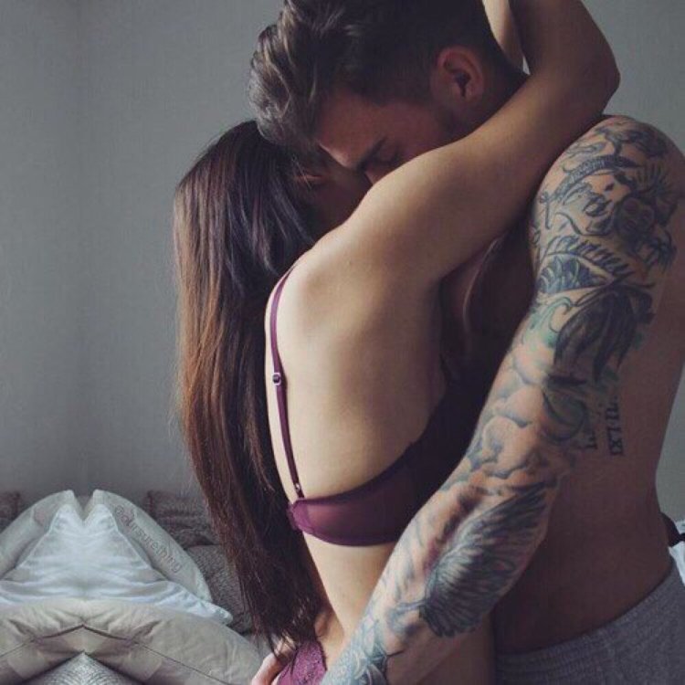 Парень и девушка пошолое