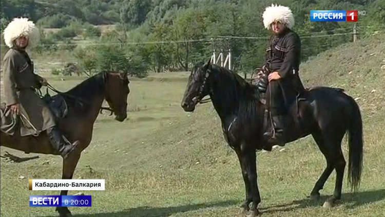 Красивые брюнетки с длинными волосами в Нижнем белье