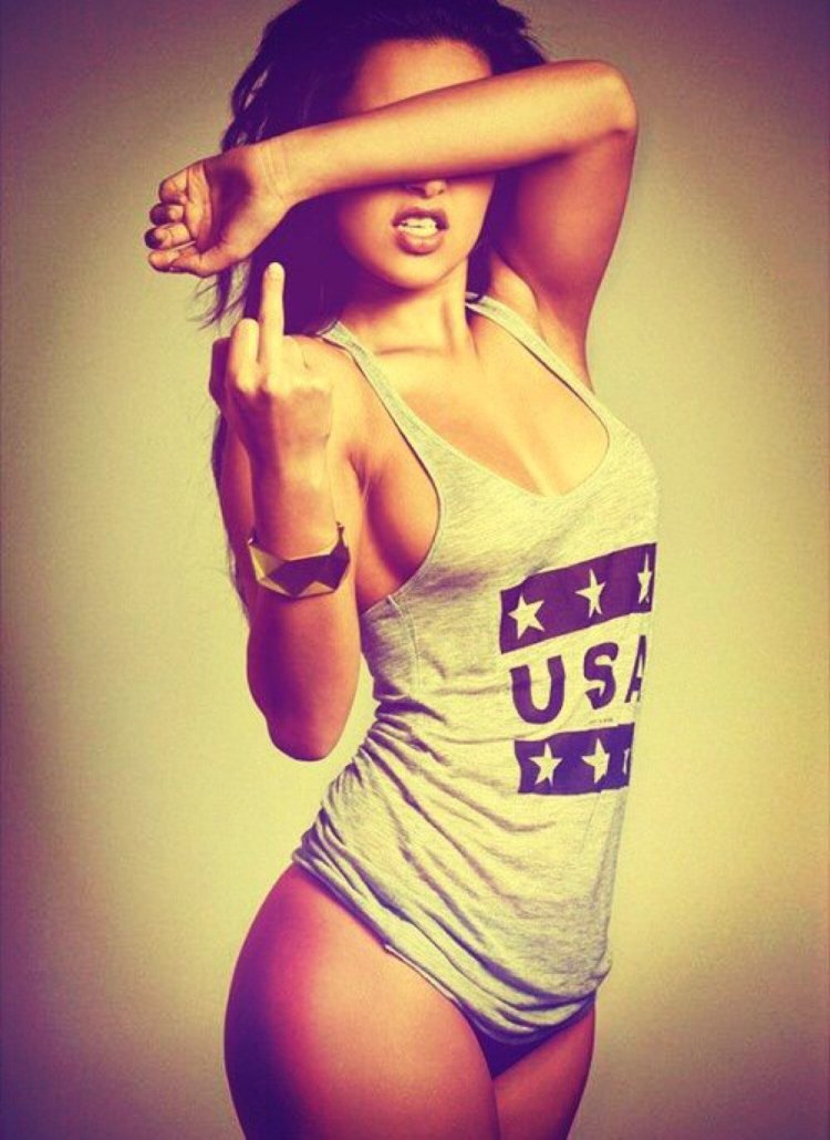 Красивая девушка хамка