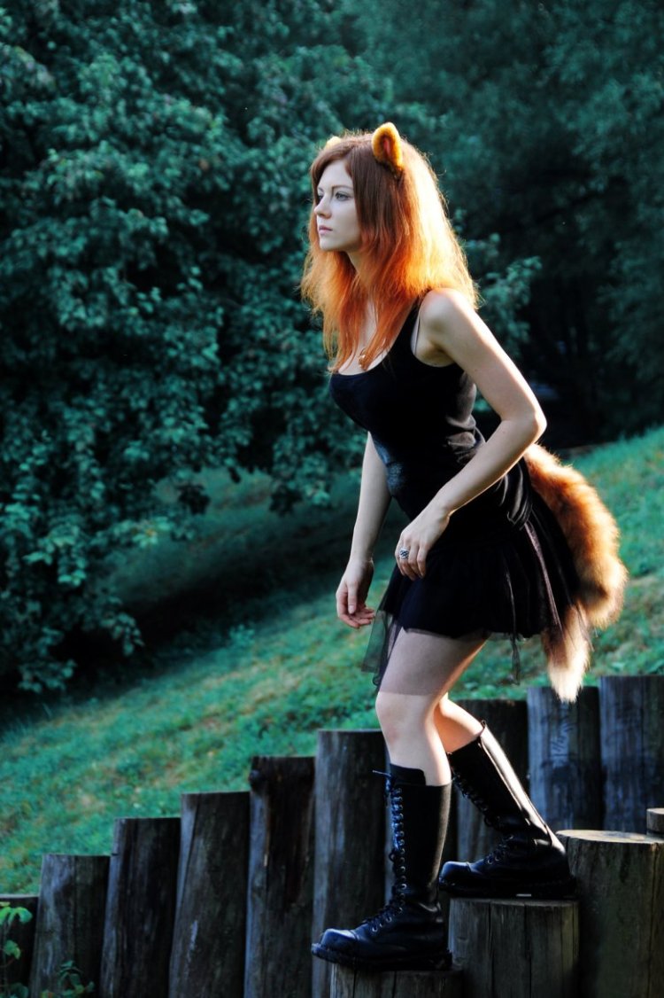 Девушка в костюме белочки