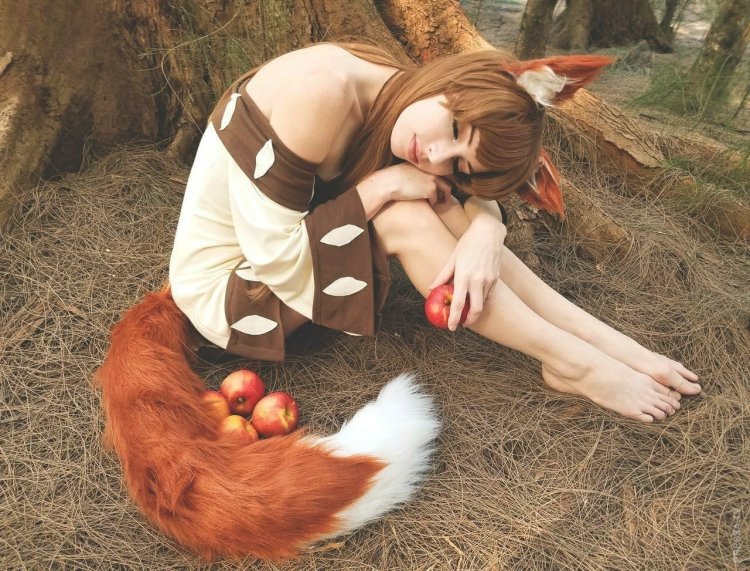 Девушка в костюме лисы