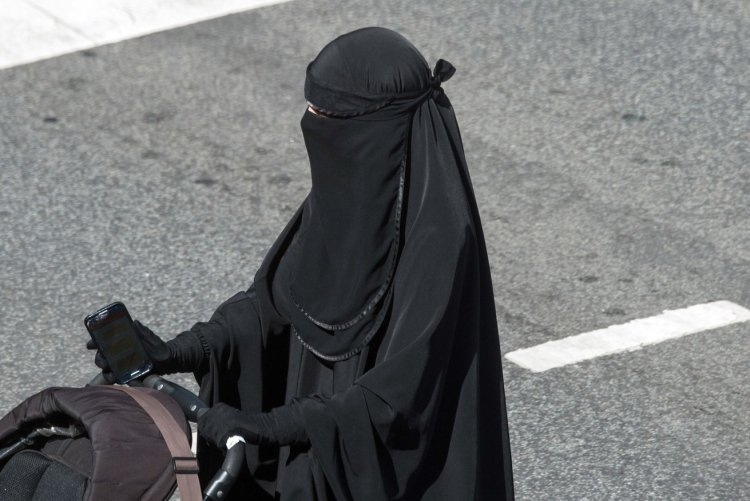 Голые мусульманки в хиджабах