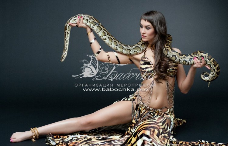 Фотосессия со змеей ева