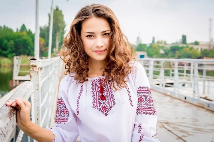 Девушка в вышиванке