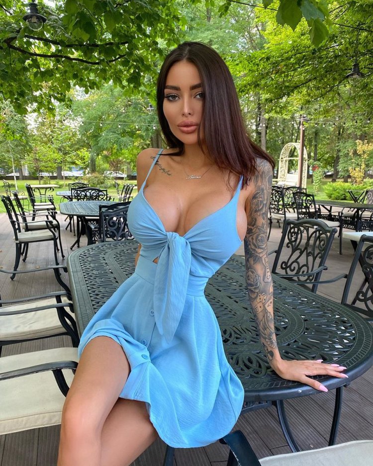 Модель Алена Омович