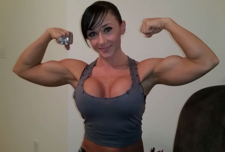Эрика Корди бодибилдерша