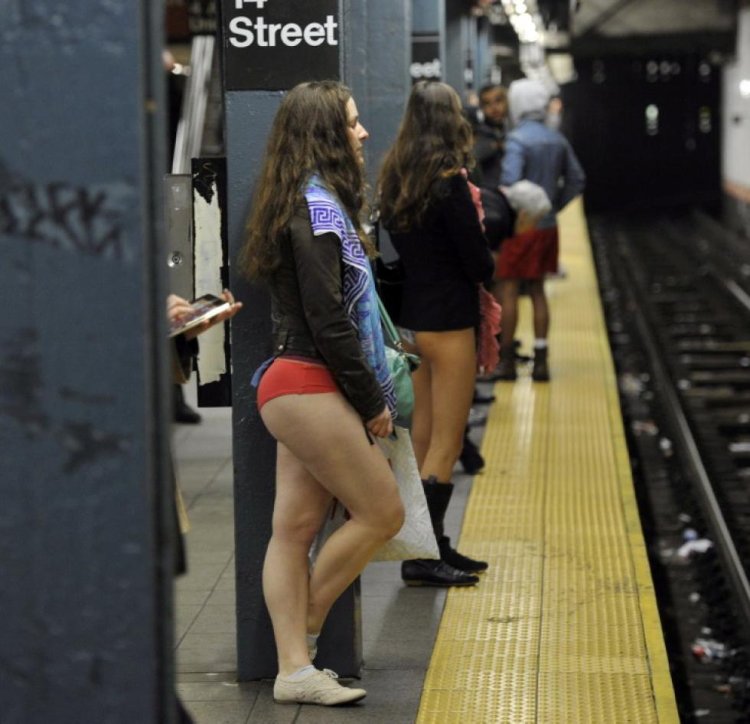 Девушки без штанов