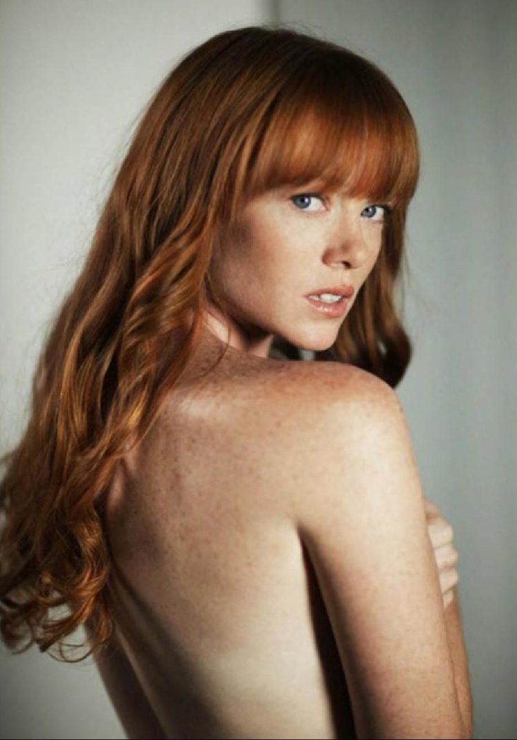 Конопатая Майя Хоук