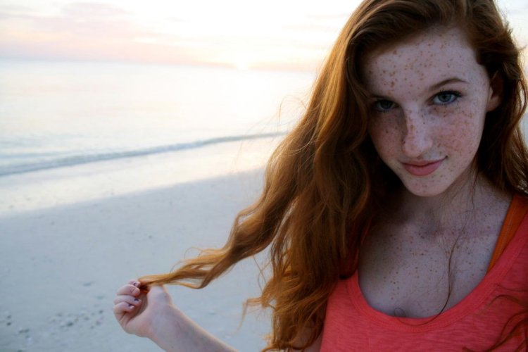 Рыжая конопатая актриса американская