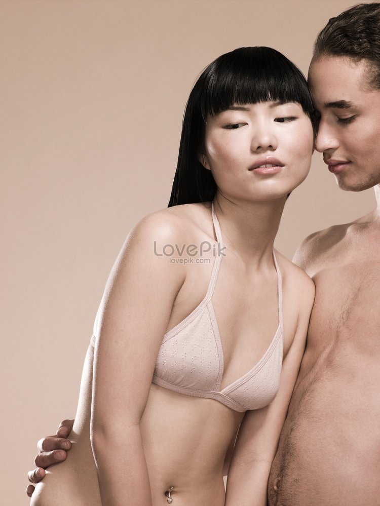 Женщины в нижнем белье