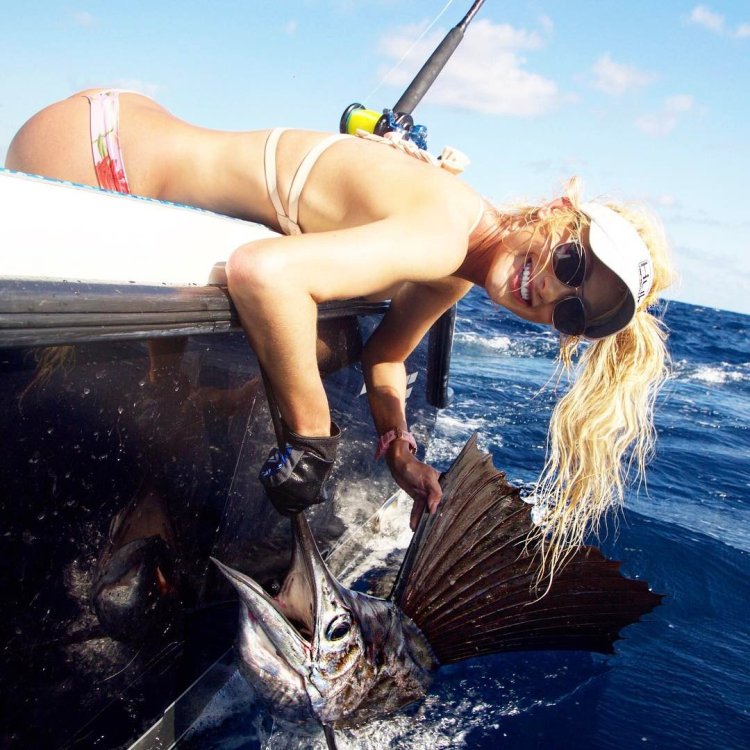 Телочки на рыбалке