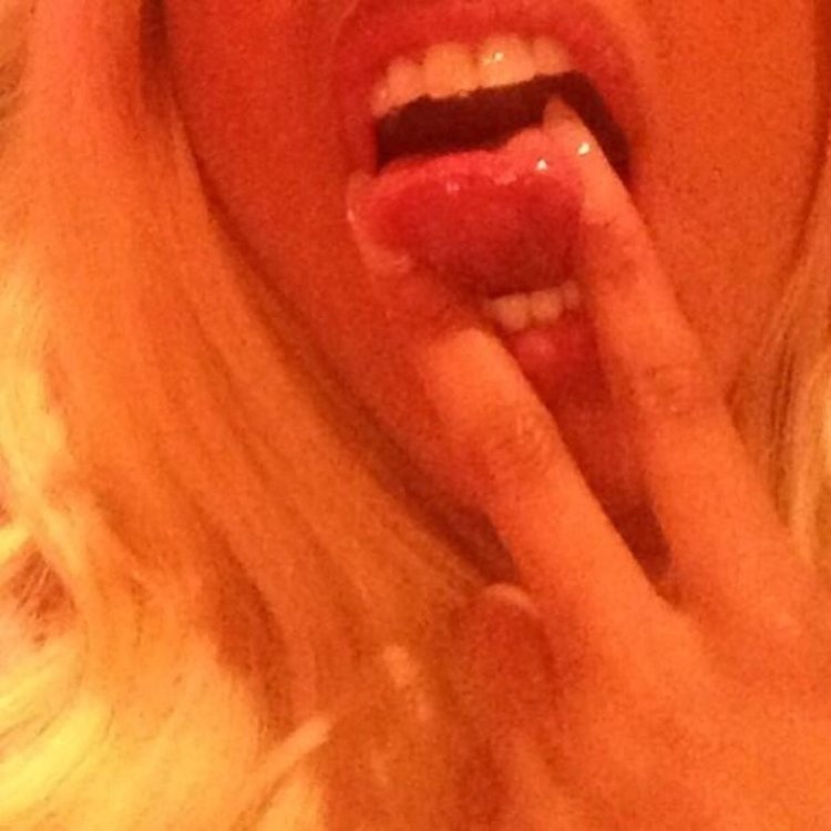 Женские губы селфи