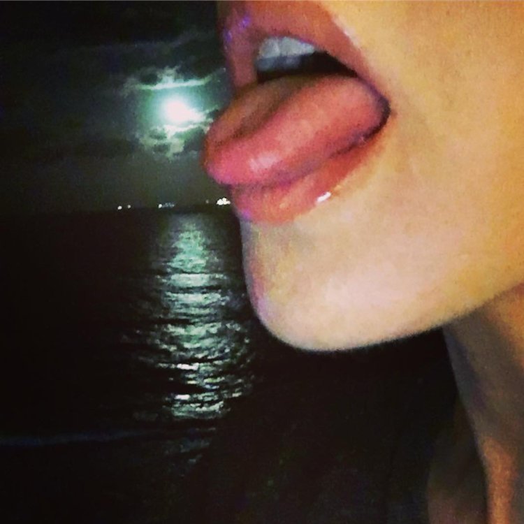 Губы без лица