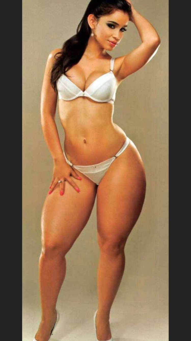 Plus-Size Искра Лоуренс