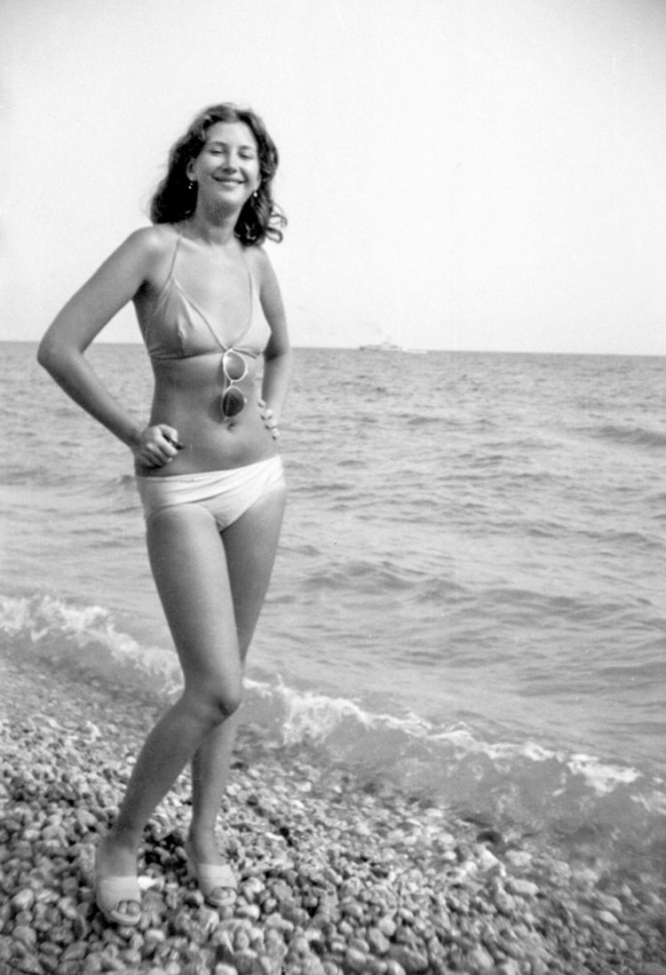 Советские женщины в купальниках