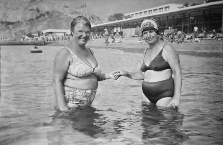 Советские девушки в купальниках