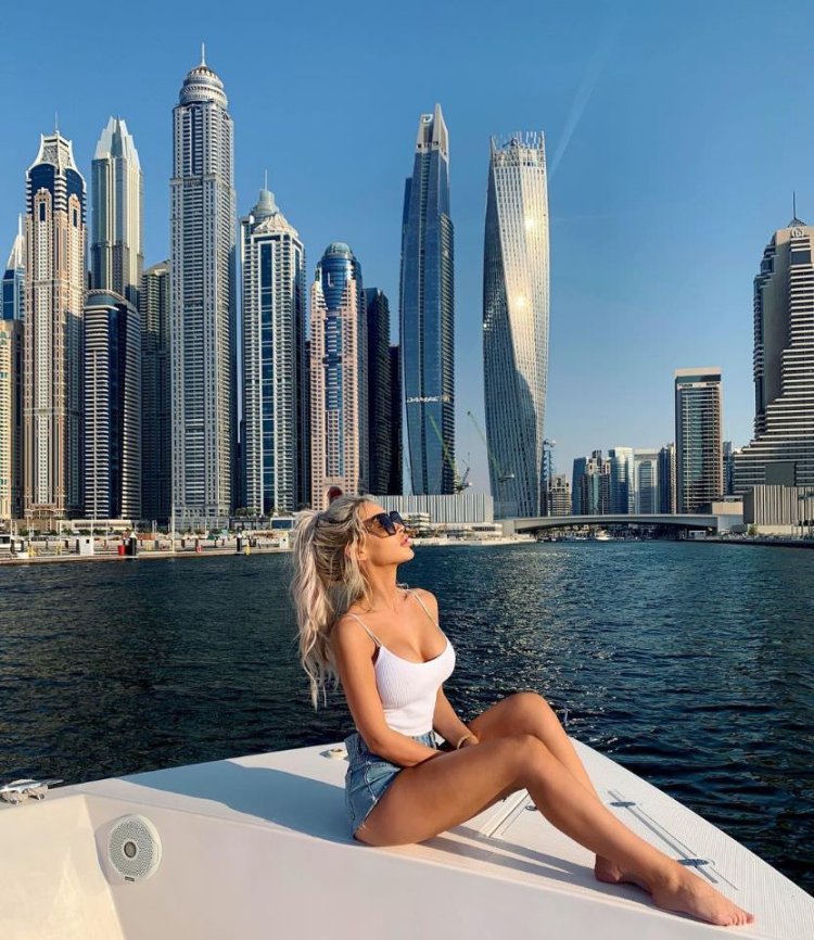 Сильвия Карузо топлесс