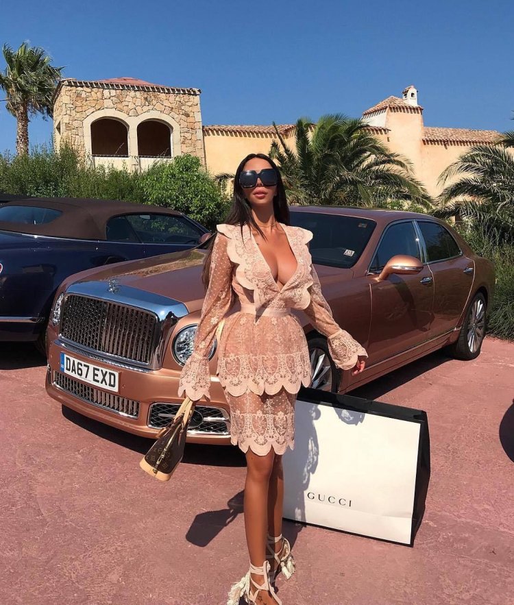 Дорогая богатая одежда для девушек