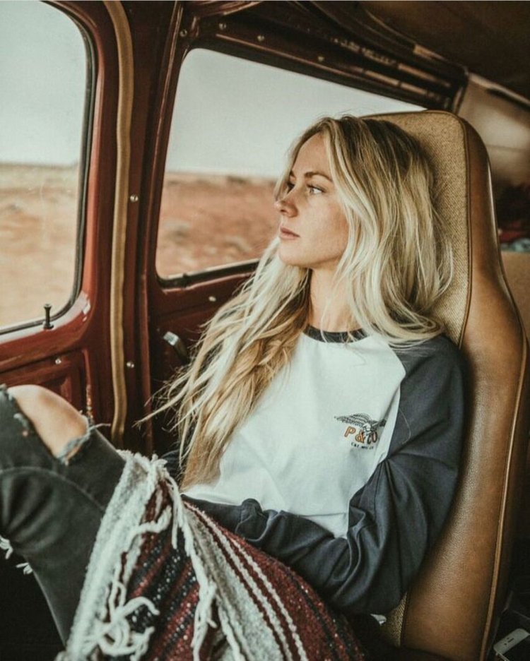 Декольте в автобусе