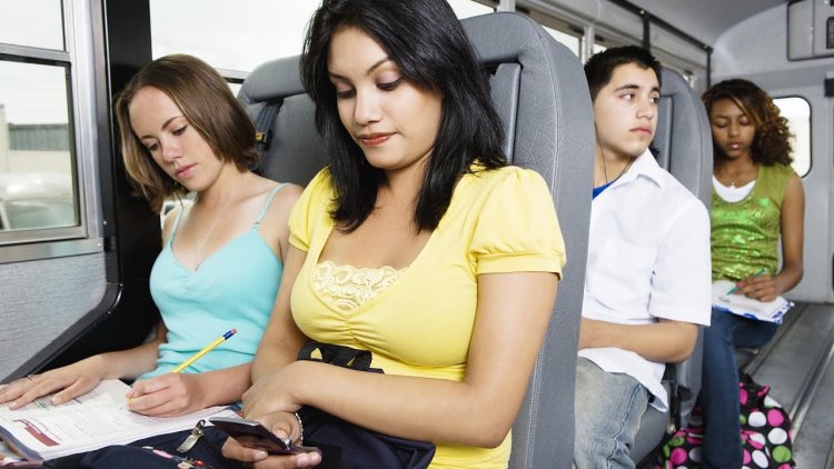 Молоденькая в автобусе