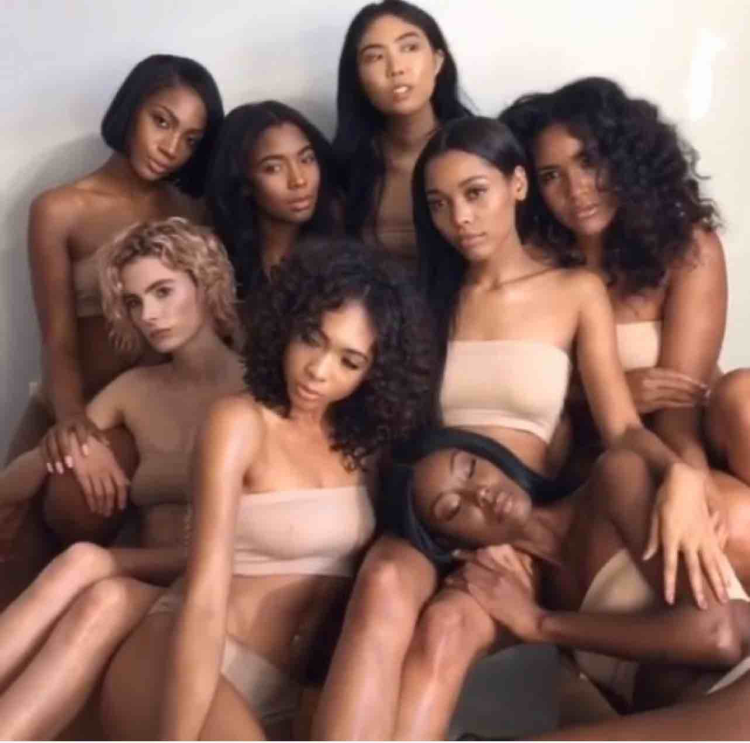 Девушки разных цветов кожи