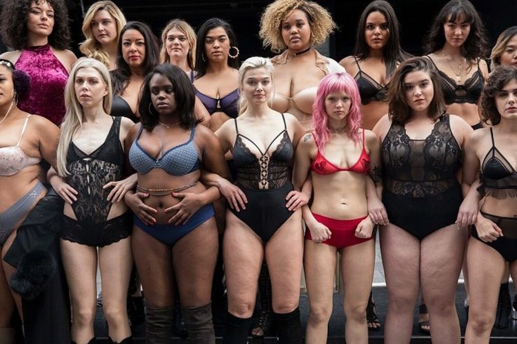 Несколько красивых девушек