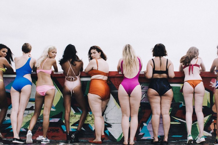 Девушки с разным цветом кожи