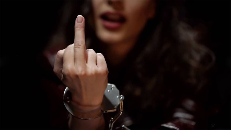 Девочка с факом