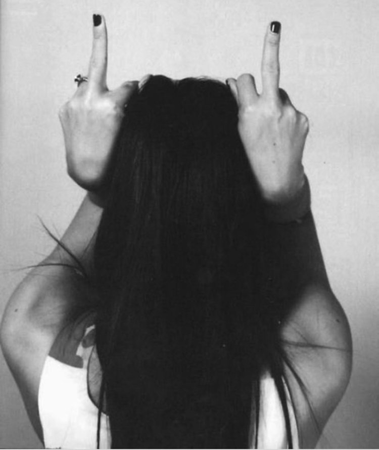 Красивый средний палец