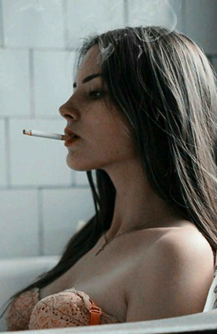 Алиса Каштанова smoking