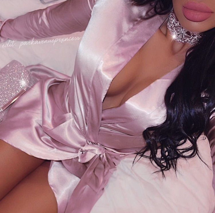 Гламурные брюнетки