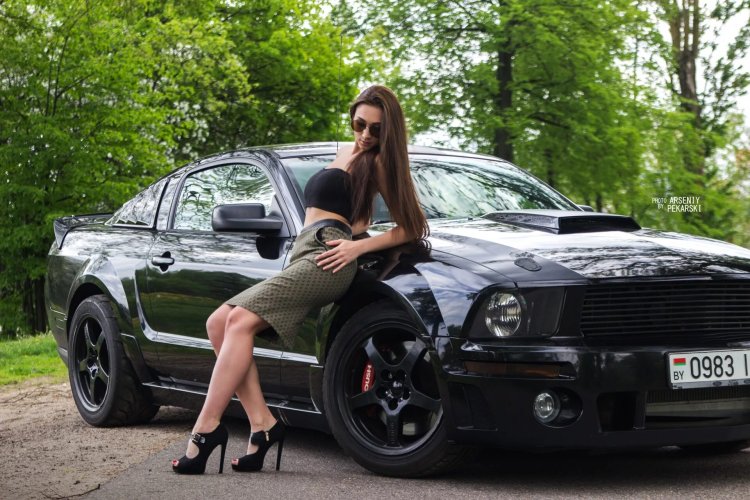 Красивые девушки +в чулках +в машине