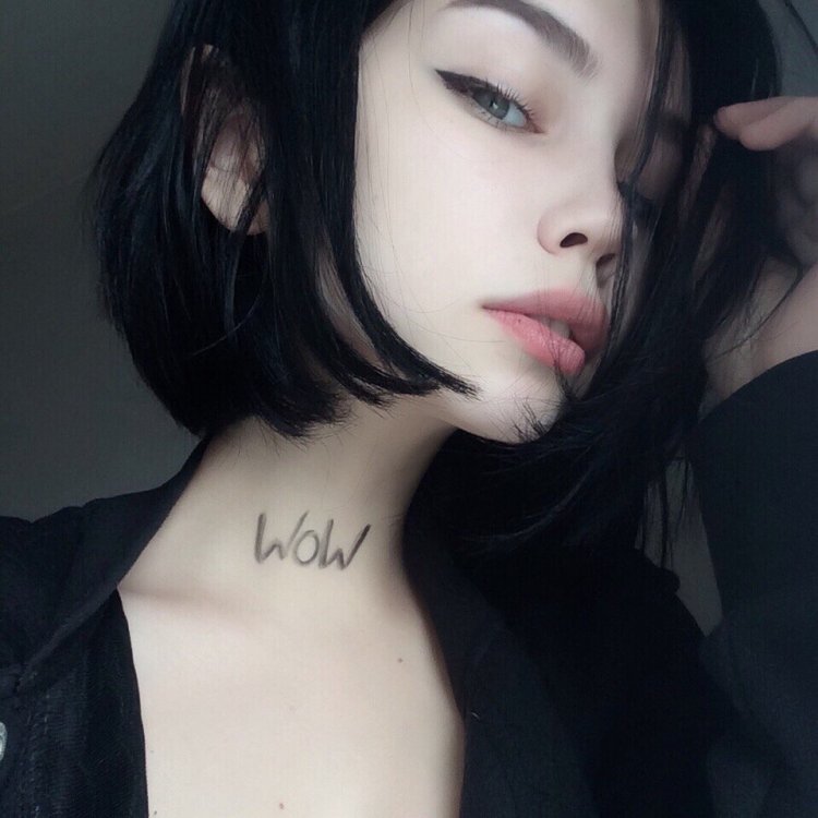 Девочка с черным каре