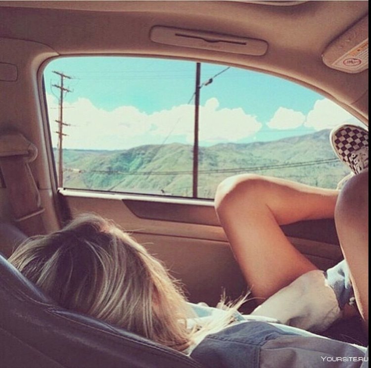 Девушка в машине