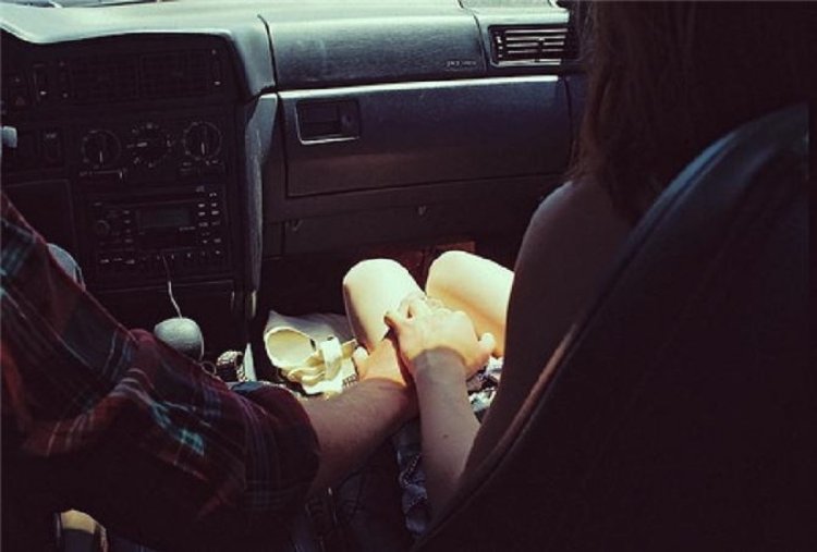 Девушка в машине