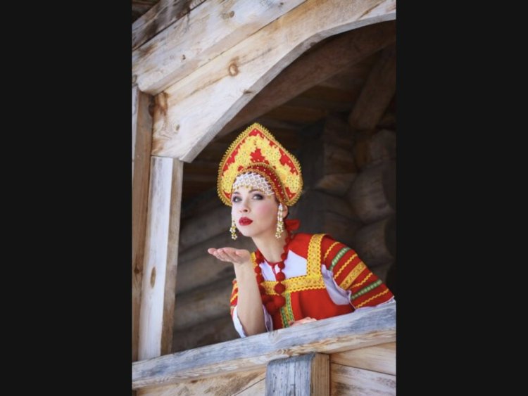 Ольга Полякова в кокошнике