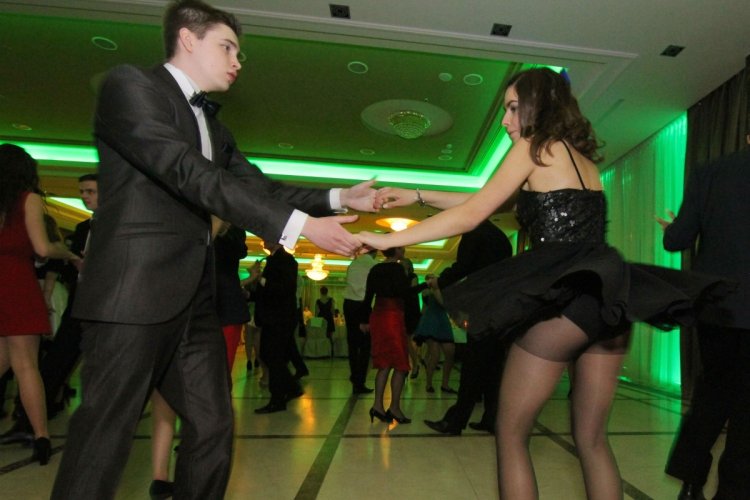 Под платьем на корпоративе