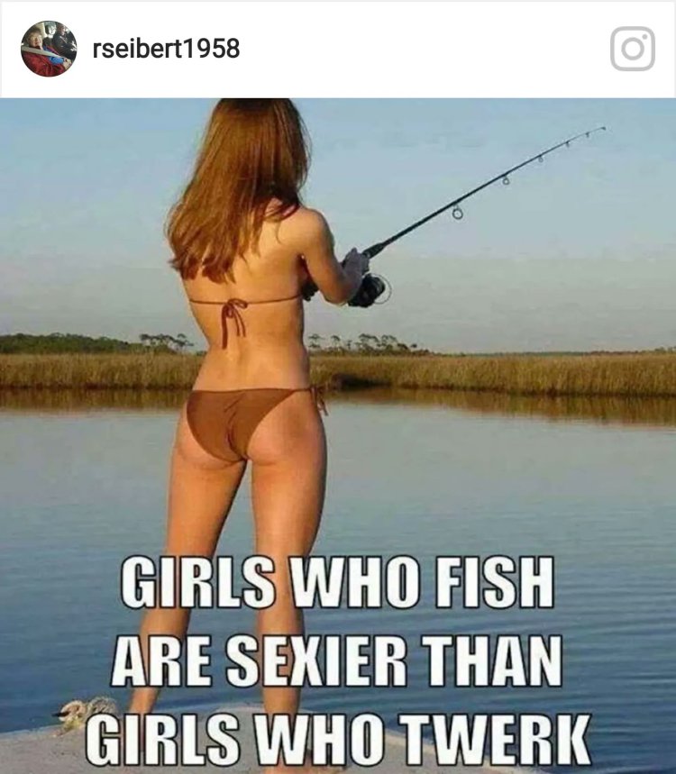 Девушка рыбачит