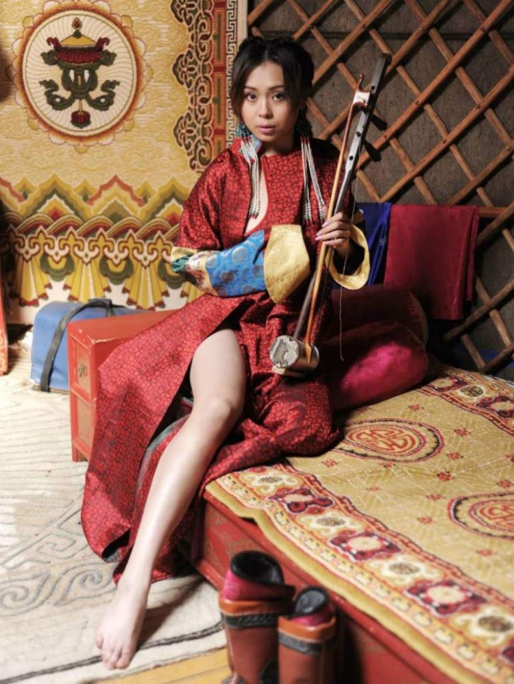 Клара Линдблом в лосинах