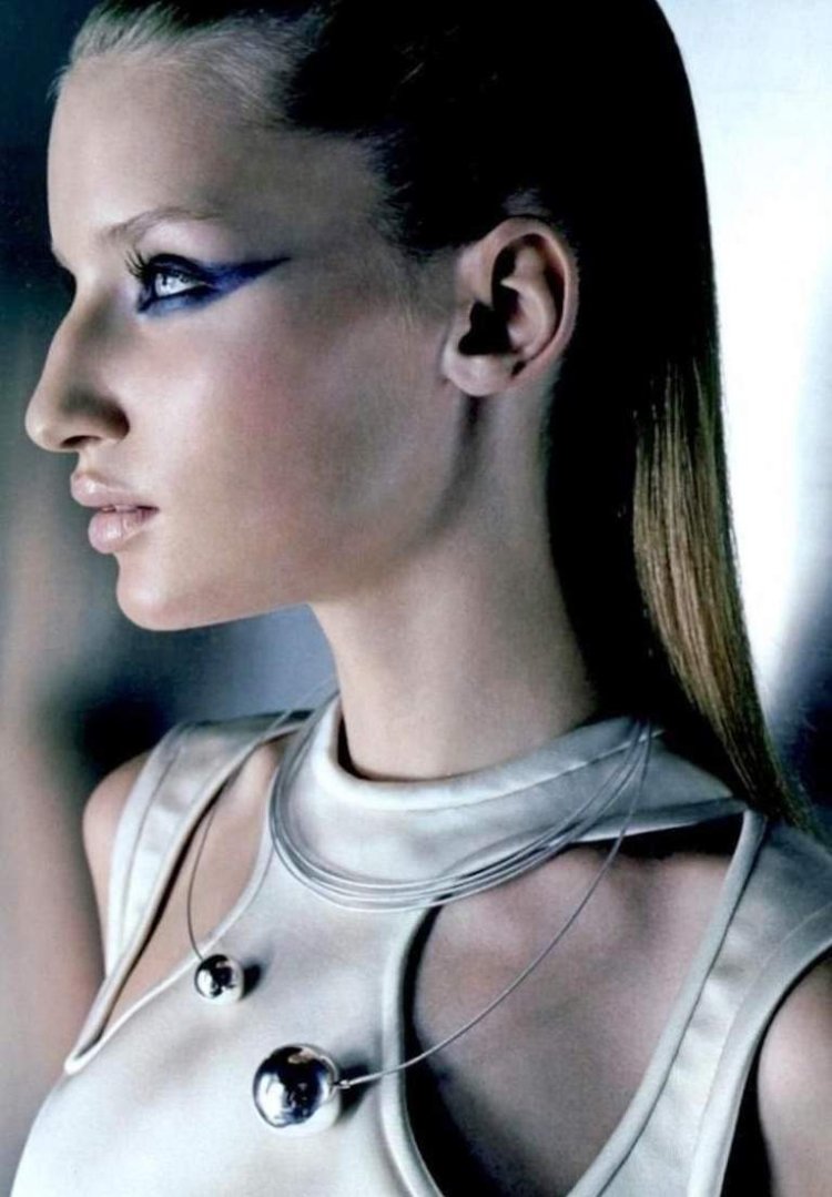 Большой крючковатый нос