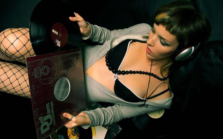 Келли Харт диджей