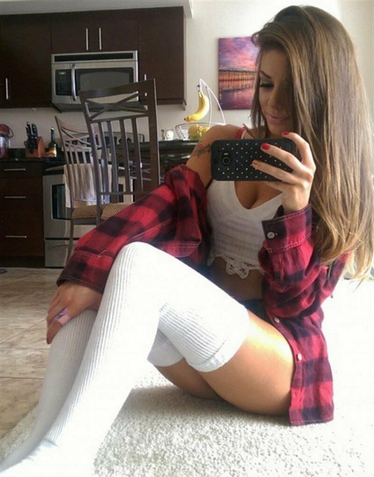 Девушки в гольфах