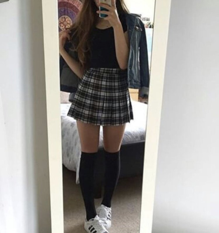 Юбка и гольфы селфи
