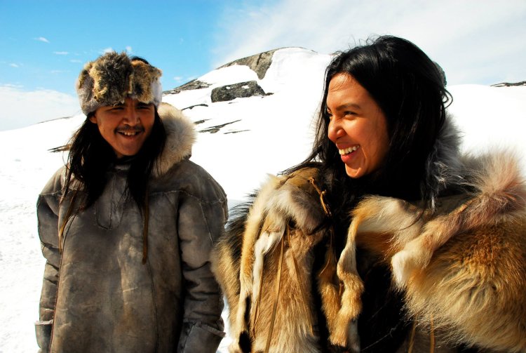 Горячая девушка на снегу